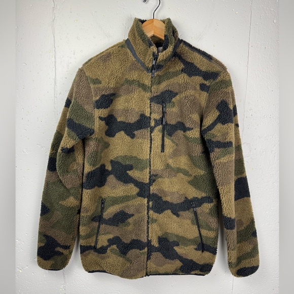 H&M Divided Men’s Sherpa Teddy Green Camo Zip-up fleece lined Jacket Size S EUC - Picture 5 of 13